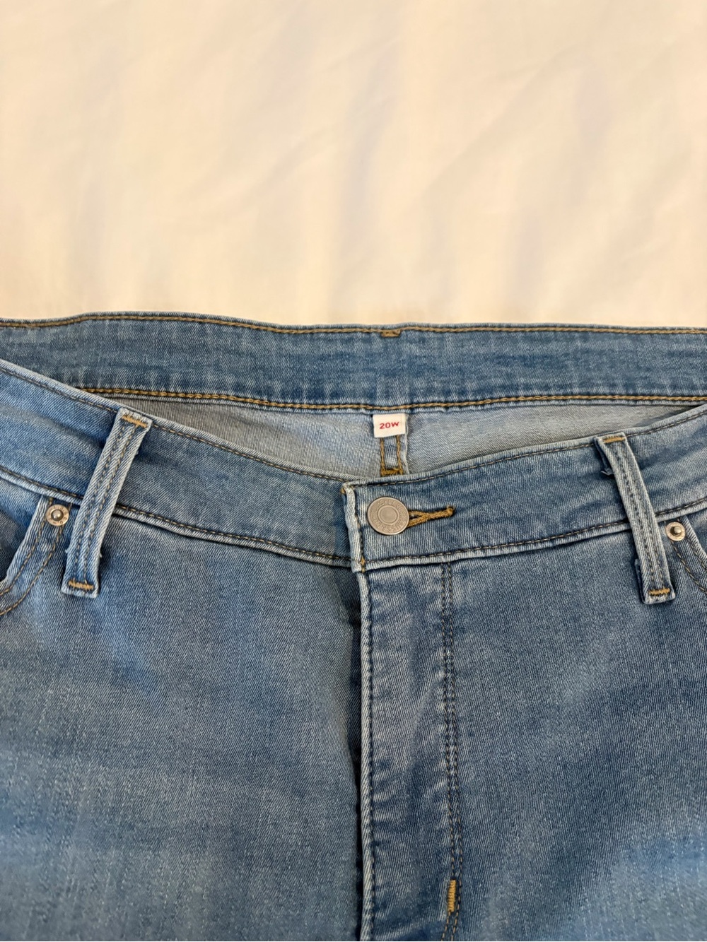 Levi's Light Blue Cropped Embroidered Capri Jeans - Picture 4 of 5